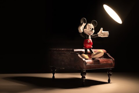 Micki mouse;  Famous cartoon image
