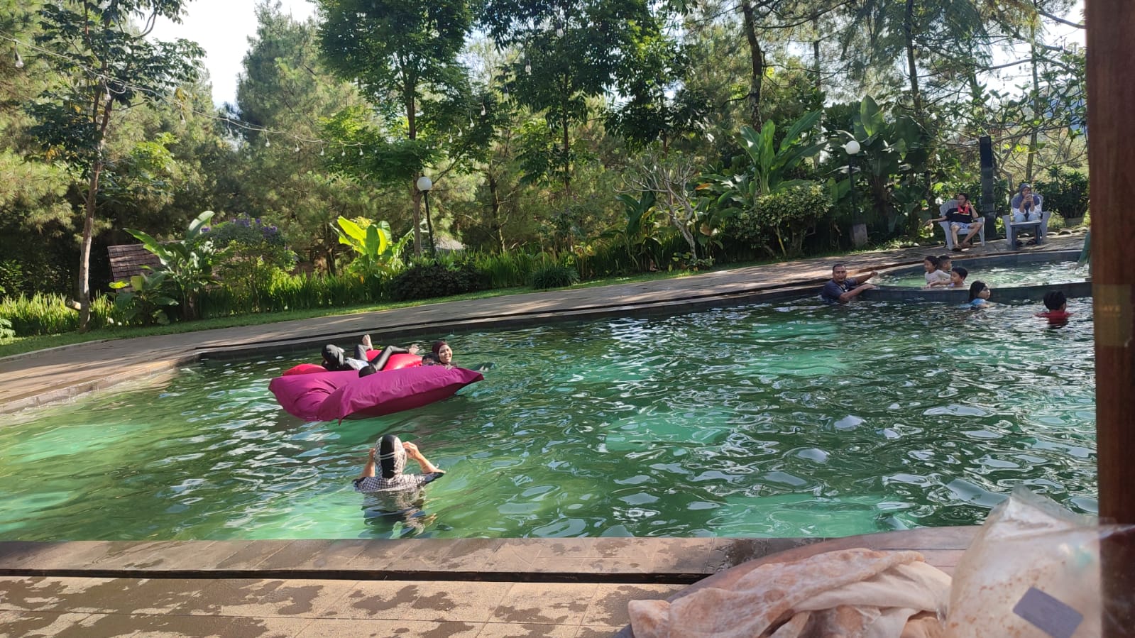 kolam renang air hangat Sari Alam