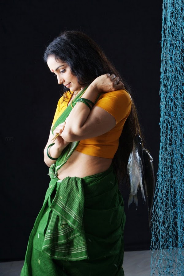 Hot Swetha Menon Saree Thaaram Movie Photoall