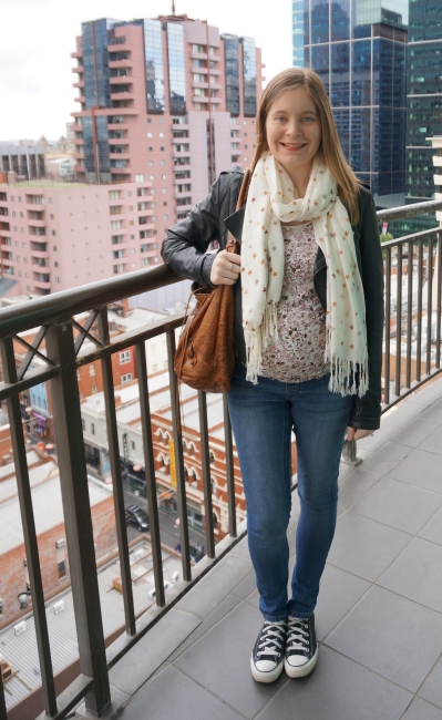 Away From Blue | Melbourne Travel outfit floral tank star pashmina maternity skinny jeans converse
