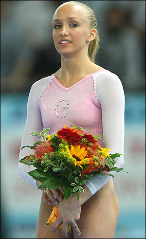  record as the American gymnast having won the most medals in a single 