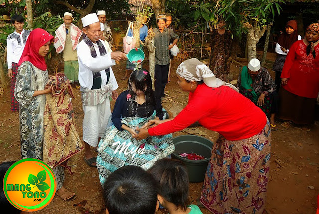  FOTO : Siraman kehamilan tujuh bulan di Pagaden Barat, Subang, Jawa Barat