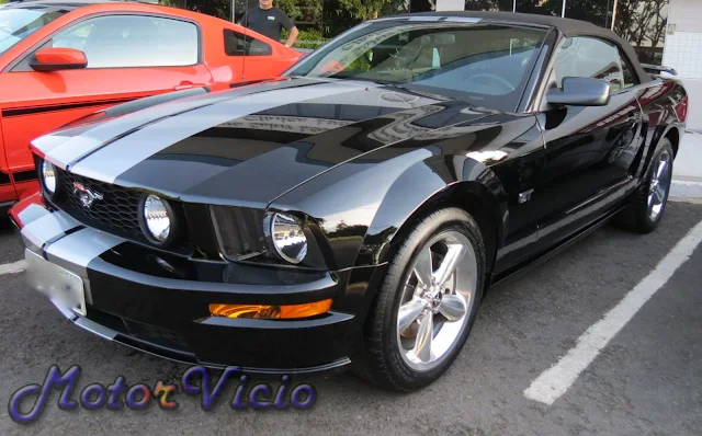 Ford Mustang GT Conversível  usado - preto