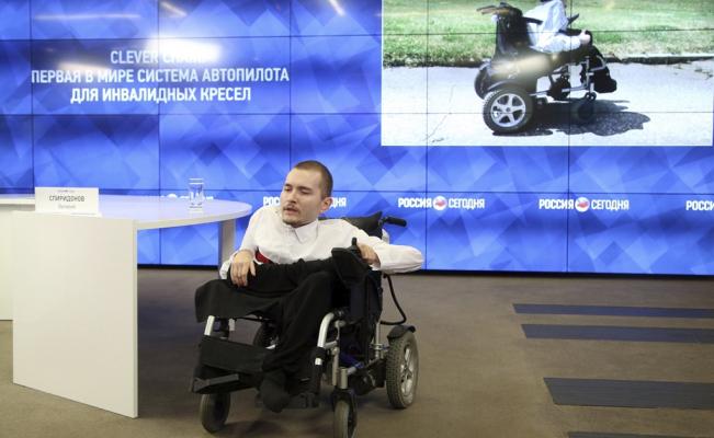 Candidato a trasplante de cabeza idea silla de ruedas con piloto automático