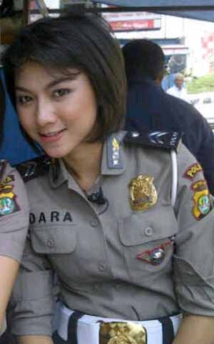 POLISI CANTIK FOTO FOTO POLWAN  INDONESIA