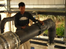 Penyambungan pipa HDPE di proyek biogas Padang