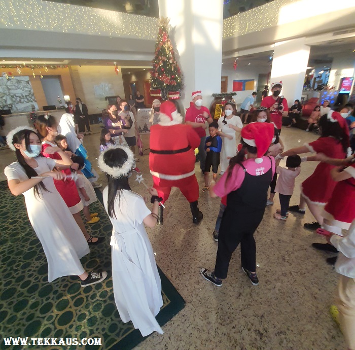 Christmas Carol at Holiday Inn Melaka