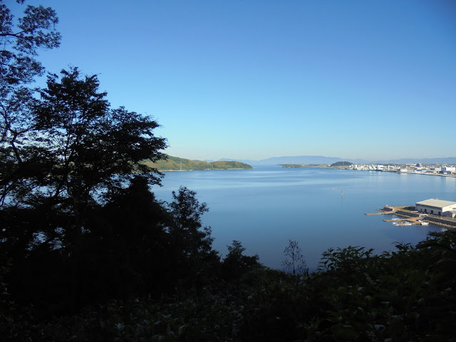 右手に鳥取県立米子艇庫