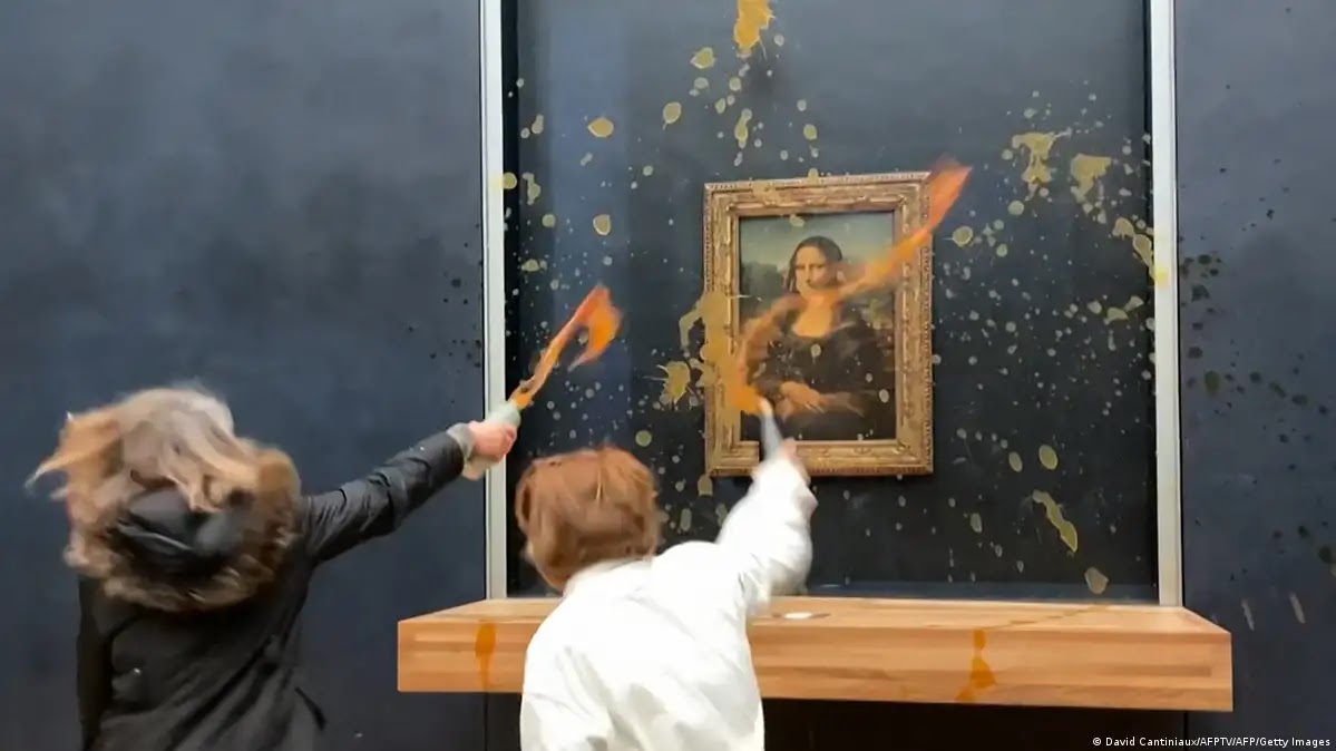 Activistas arrojan sopa a la Mona Lisa en el Louvre