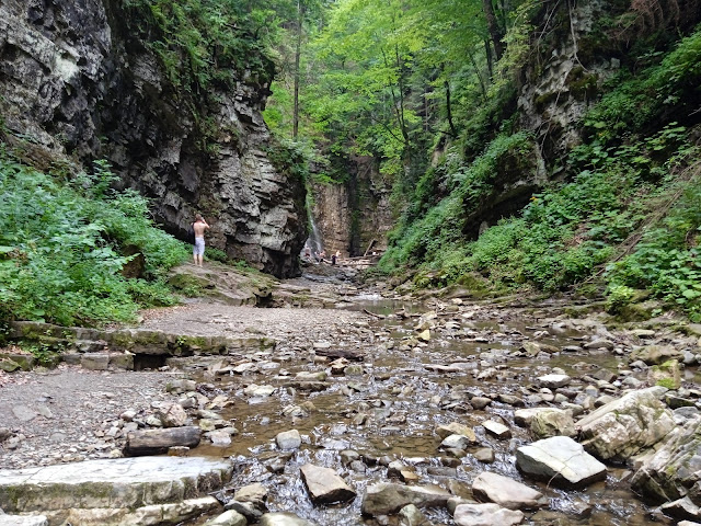 Украинские Карпаты: Манявский водопад (с.Манява, Ивано-Франковская обл.)