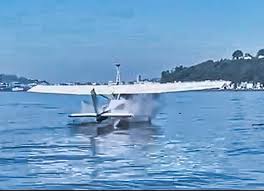 Small plane crashes into water off Seattle's Alki Beach