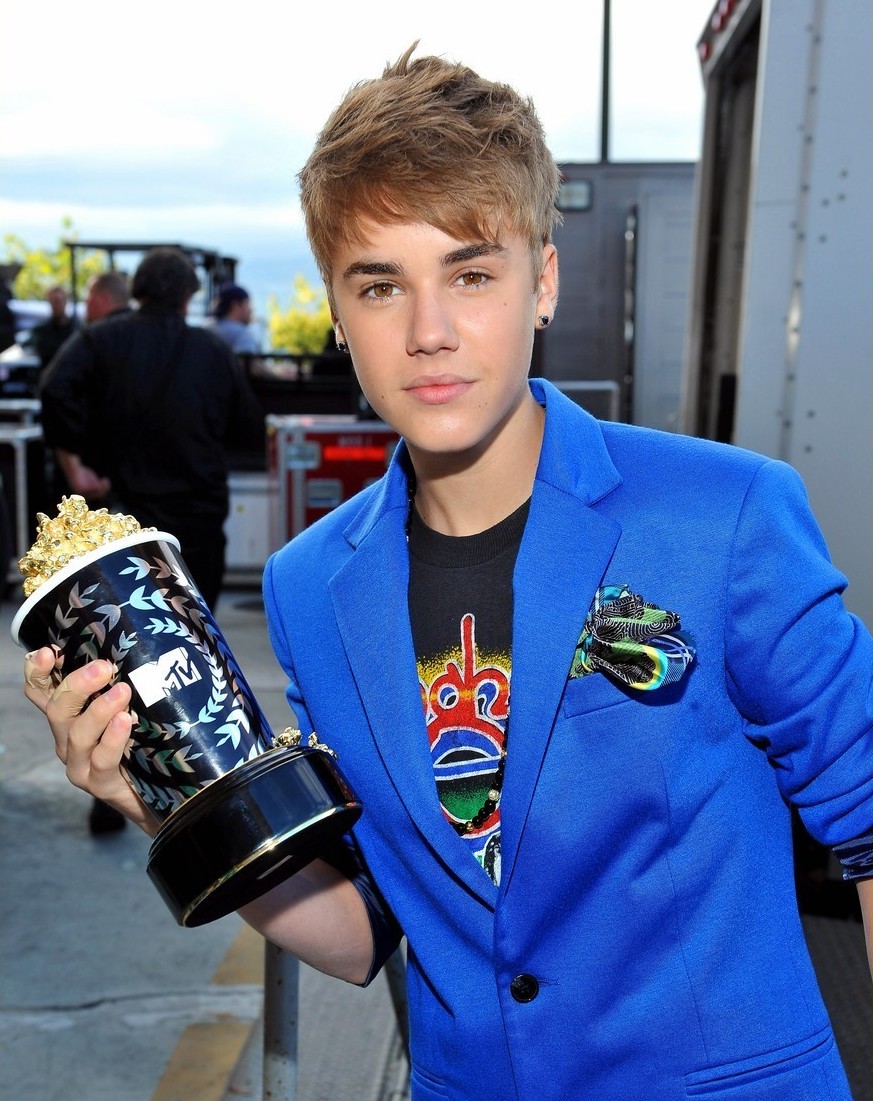 Justin Bieber Earrings At MTV Movie Awards 2011