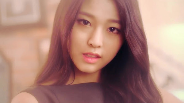 AoA Seolhyun Miniskirt Japanese