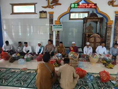 Perkuat Ukhuwah Islamiyah Ulama Umaroh, Kapolsek Cimarga Polres Lebak Hadiri Pengajian Ulama dan Umaro Kecamatan Cimarga Di Desa Intenjaya