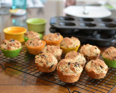 Irish Soda Bread Muffins ♥ KitchenParade.com, barely sweet, packed with dried fruit and a surprising touch of caraway. Delicious!
