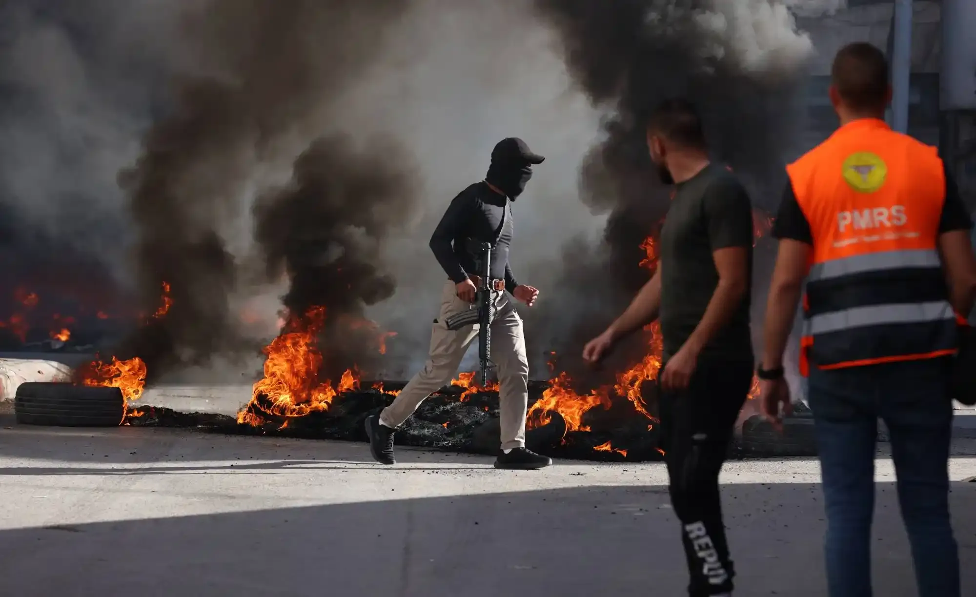 غارة إسرائيلية بالضفة الغربية تقتل 5 فلسطينيين تزامناً مع الحرب في غزة