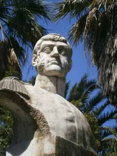 η προτομή του Hastings στον Κήπο των Ηρώων του Μεσολογγίου