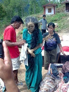 foto Mayat Berjalan Tana Toraja