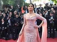 Sonam Kapoor looks stunning in Cannes 2017 002.jpg