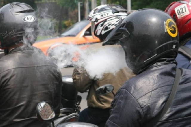 Merokok Saat Berkendara di Jalan Denda Rp 750 Ribu 