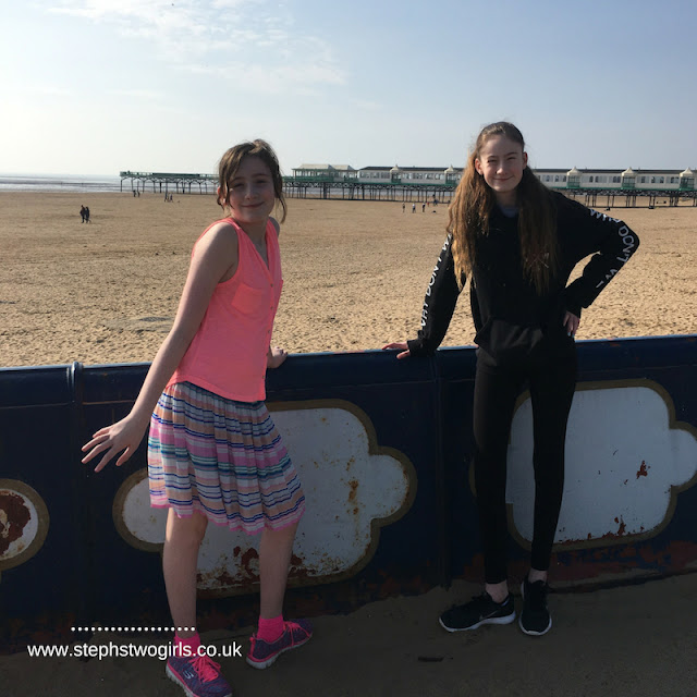 stephs two girls at annes pier