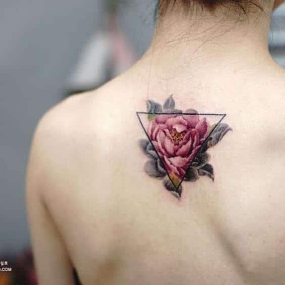 Tatuagens chiques femininas: + de 30 modelos para quem ama flores