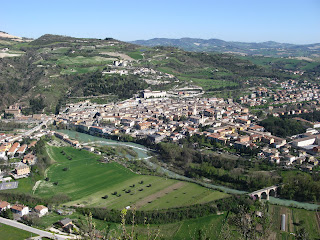 The town of Fossombrone in Marche occupies a position on the banks of the Metauro river