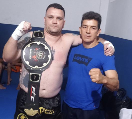 ATLETA DE IRETAMA NOCAUTEIA ADVERSÁRIO EM APENAS 15 SEGUNDOS E É CAMPEÃO DO PFC 