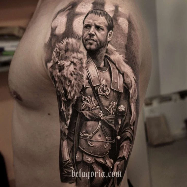 un espectacular tatuaje de gladiador