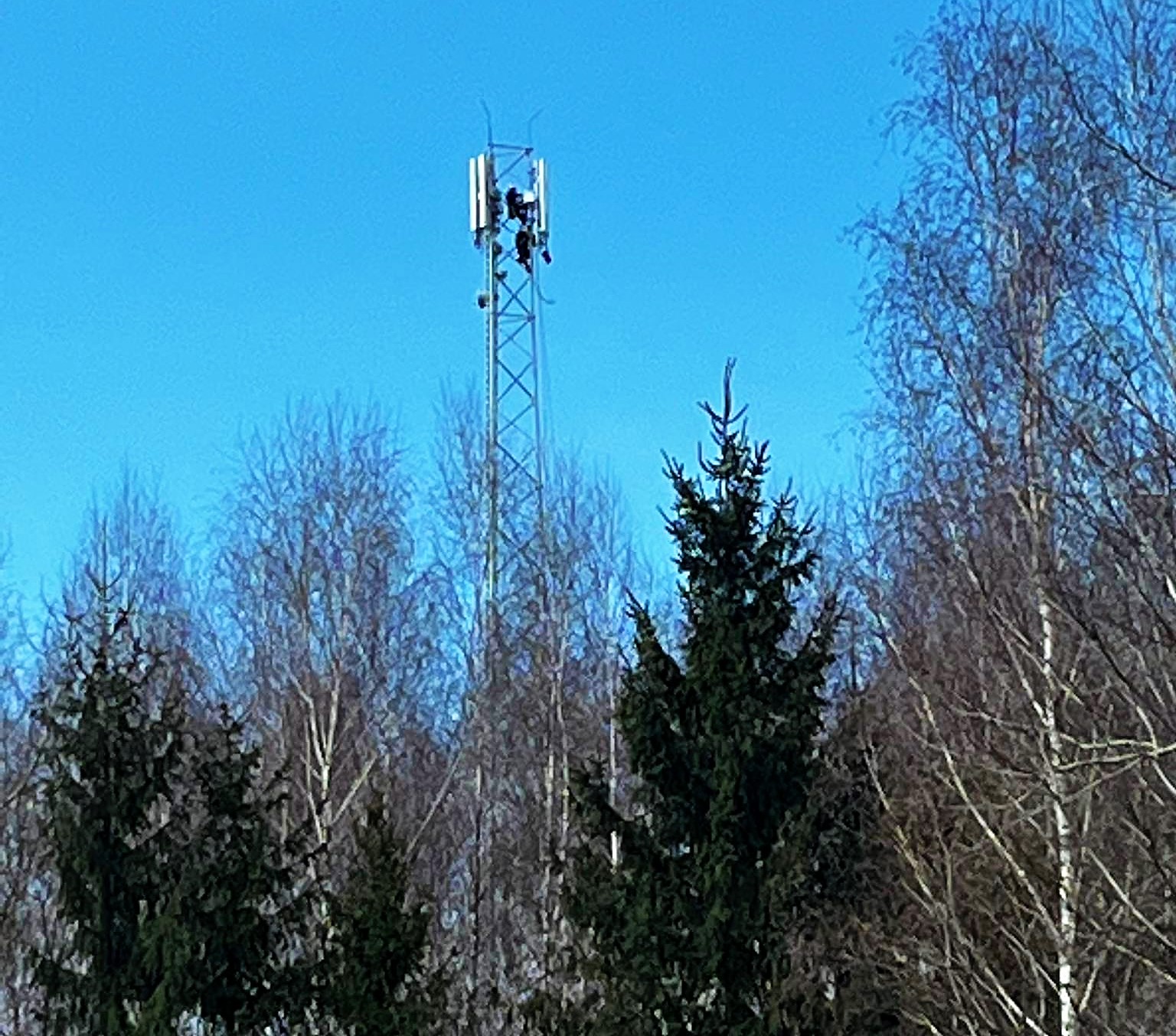 Kolejne anteny na maszcie w Świerczowie [FOTO]