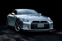 Nissan GT-R (2013) Front Side 1