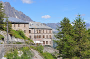 Montenvers station and the first train Montenvers. Montenvers Grand Hotel. (grand hotel du montenvers)