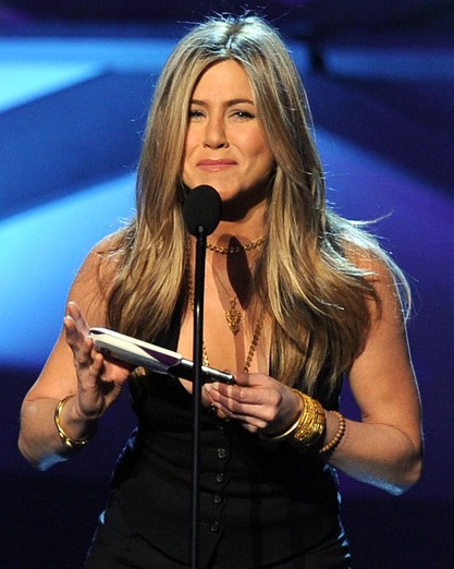 Jennifer Aniston Shows Off Daring Necklace, Outfit at People's Choice Awards