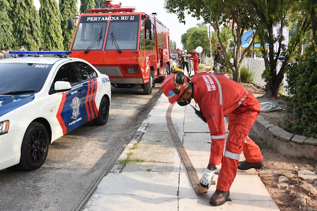 Pertamina RU II Kerahkan Mobil Damkar Bantu Program Disinfeksi Ruas Kota Dumai Cegah Covid-19
