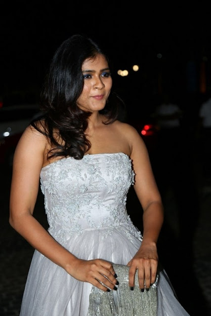 Hebah Patel spicy images in sleeveless dress