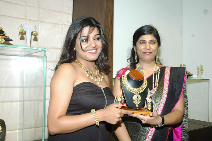 tashu kaushik launch hiya designer jewellery latest photos