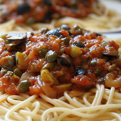 Espaguettis a la puttanesca, la salsa que nos ha vuelto locos