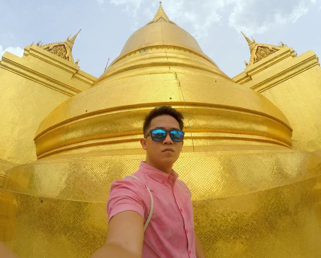 Phra Si Rattana Chedi (Golden Stupa) in Wat Phra Kaew Bangkok, Thailand