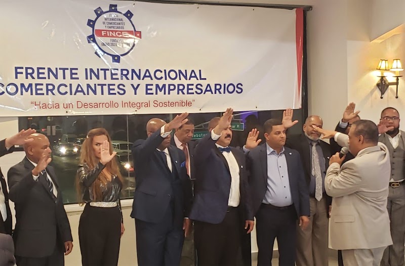 Juramentan a Polanco como presidente del FINCE y promete luchar en defensa de comerciantes y empresarios hispanos en EEUU