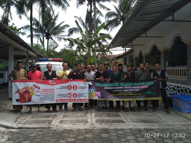 Aksi bersih-bersih Masjid Tim BBM Magelang dan Love Masjid Yogyakarta di Masjid Al-Huda Jetis, Tampir Kulon, Candimulyo, Magelang