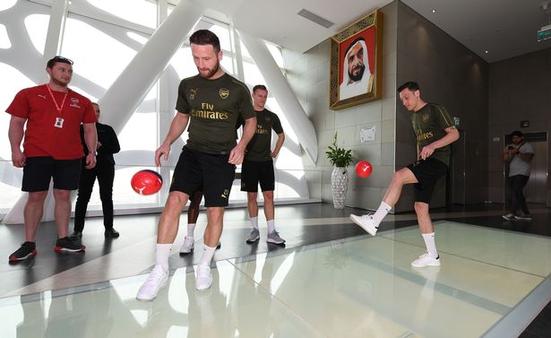 arsenal players sightseeing in dubai