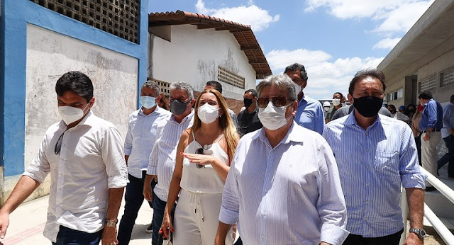 João Azevêdo inspeciona reformas, entrega obras da educação e acompanha programa Prato Cheio em Campina Grande