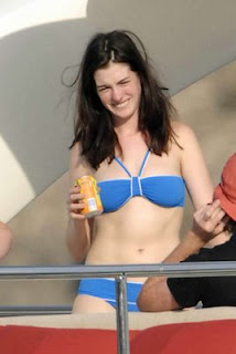 naked anne hathaway in bikini showing boobs sexy