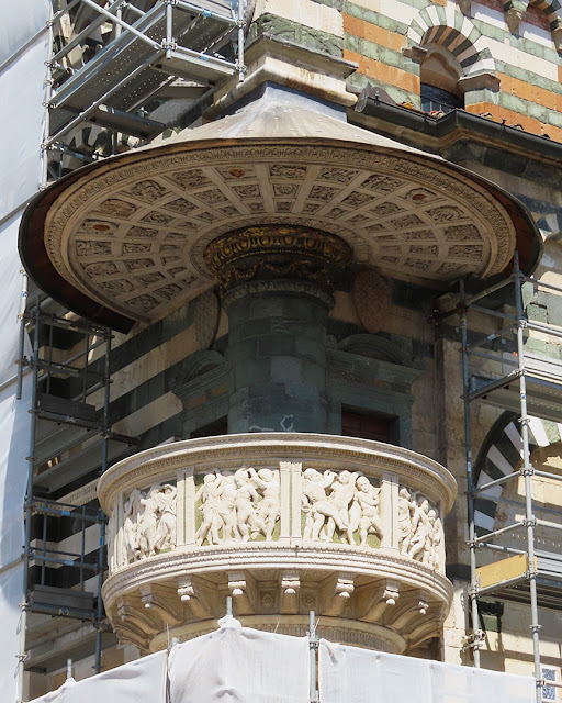 Pulpit by Michelozzo and Donatello, Cathedral of Saint Stephen, Piazza del Duomo, Prato