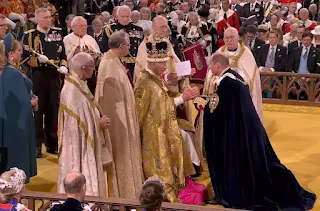 Prince William paid homage to his father at coronation