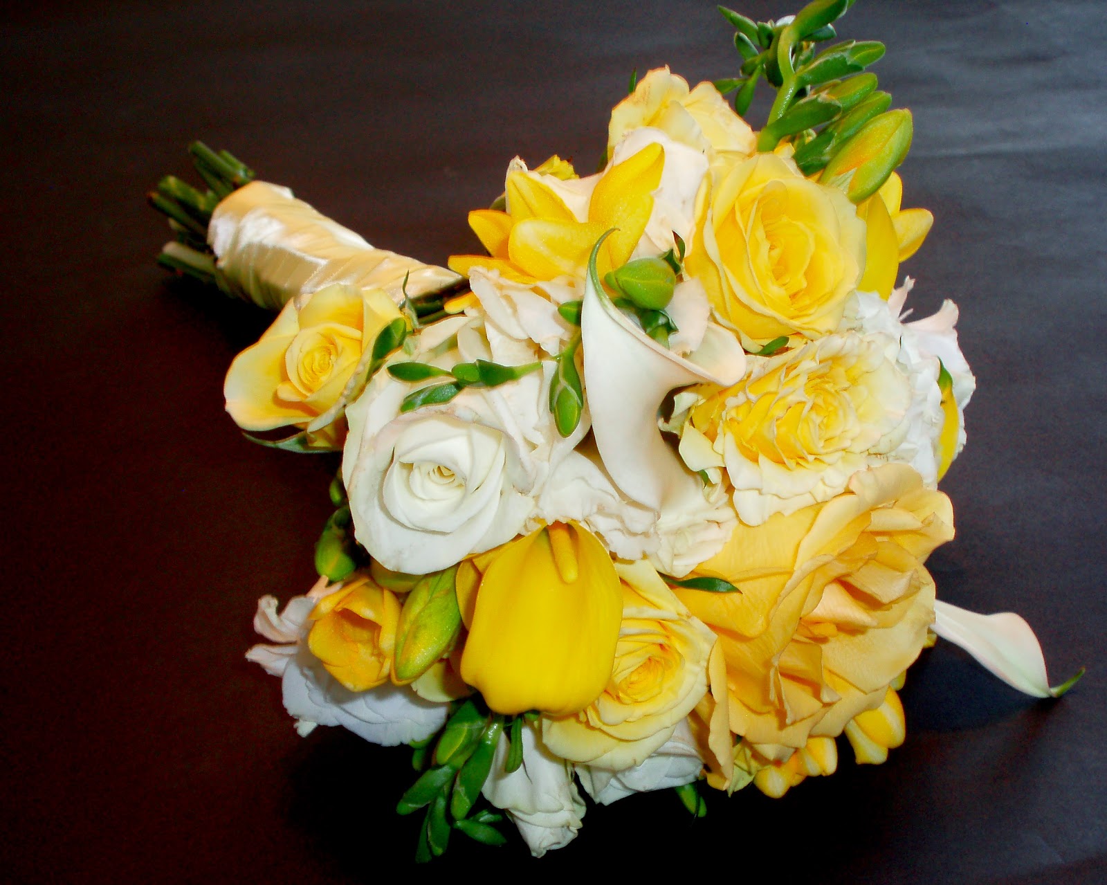 yellow_white_wedding_bouquet