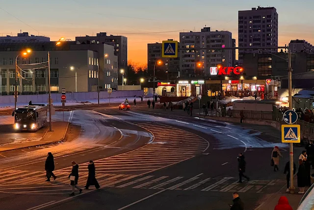 станция метро Выхино, улица Хлобыстова, KFC