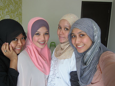 A day with Maria Elena, Shea Rasol & Adriani Adnan - Fatin Liyana