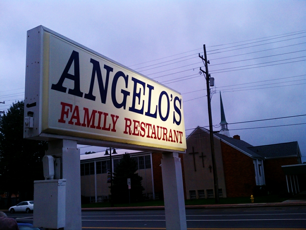 Pizza Man Angelo s Catering: Catering Taylorville, IL