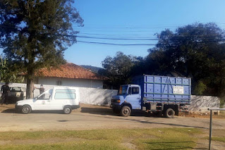 Fiscalização no Caxangá, com o caminhão de transporte para o curral de apreensão